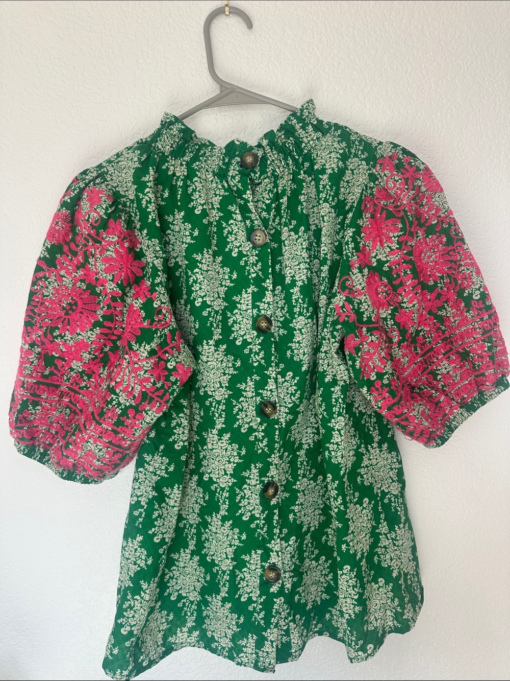 THML floral embroidered puff sleeve mock neck detail top! - Picture 2 of 10
